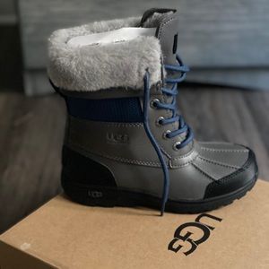 Kid Ugg boot size 2 Grey